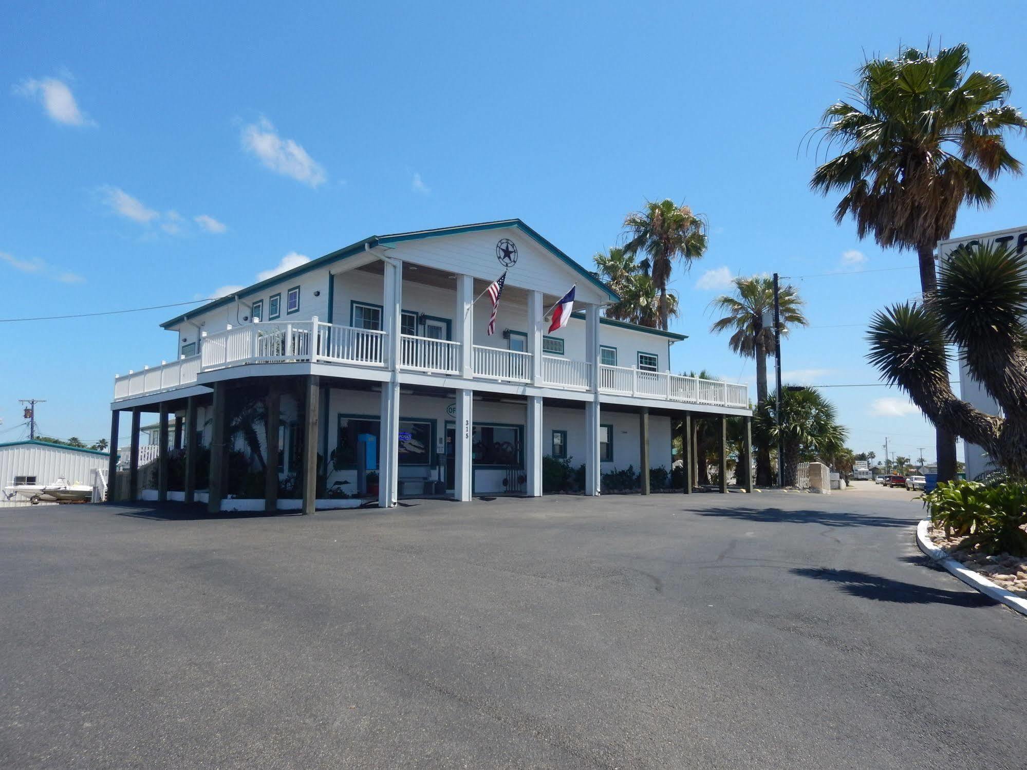Tropic Island Resort Порт Арансас Екстериор снимка